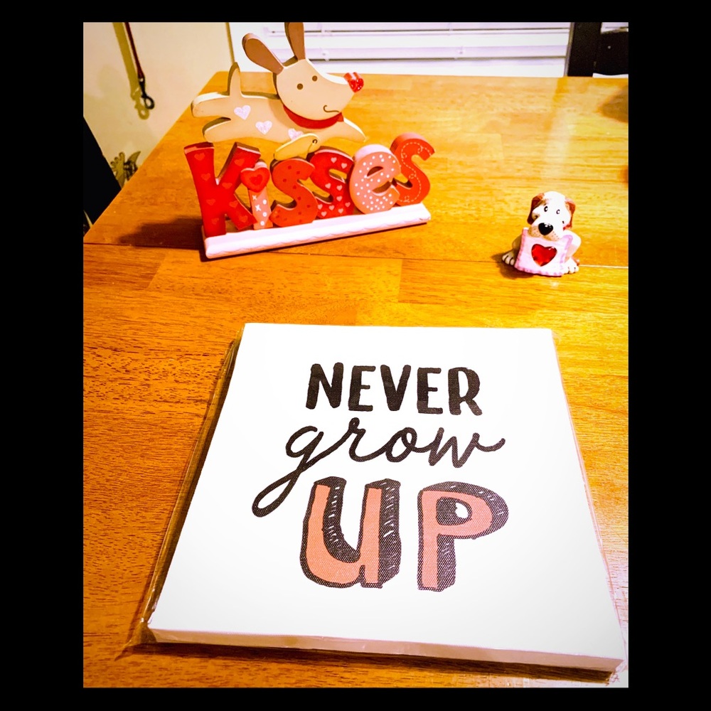Cute Dog figure❤️🐶💋Kisses & Never grow up art🌞